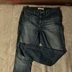 Never worn Levi’s skinny jeans